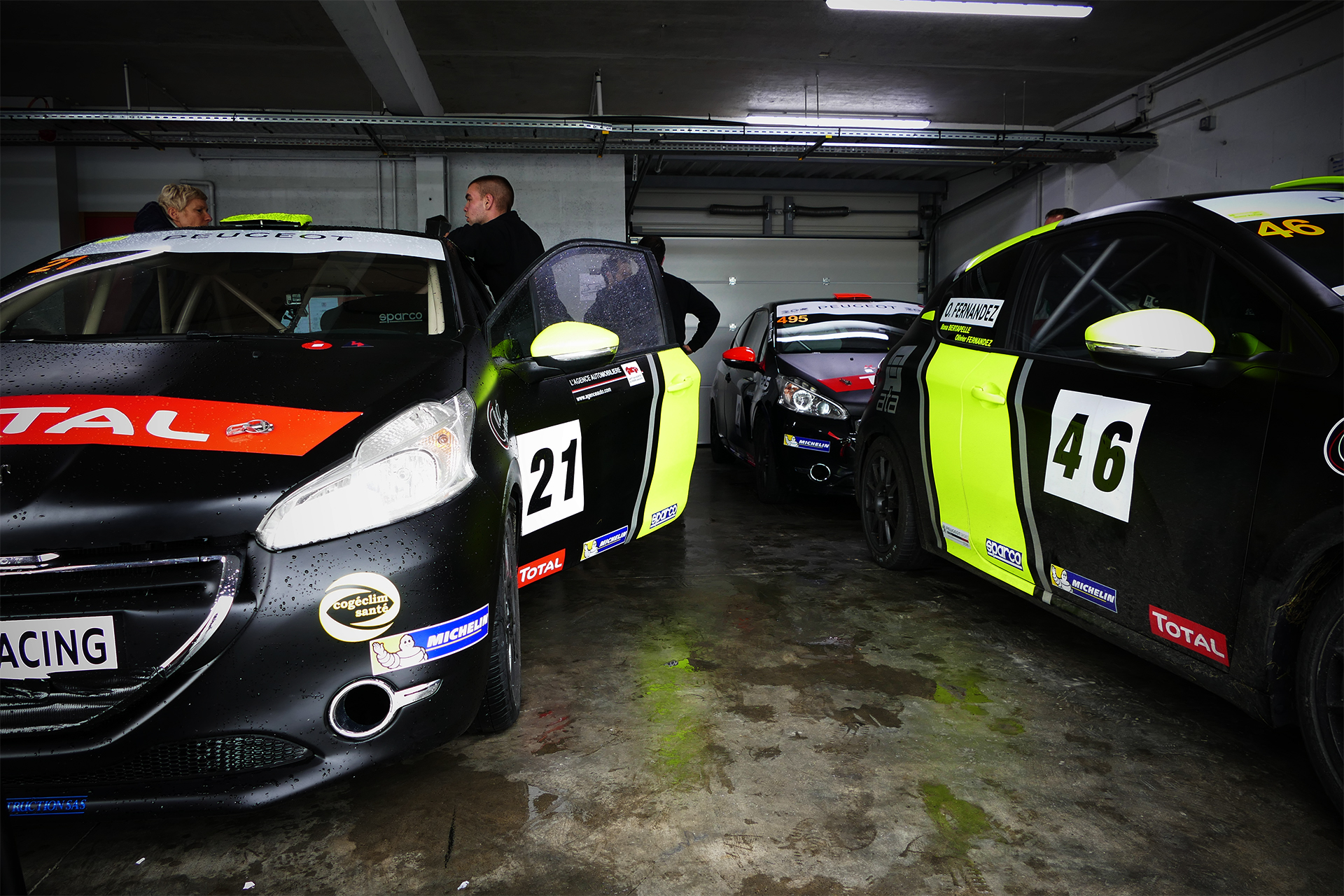 Val de Vienne - Rencontres Peugeot Sport - 208 Racing Cup - Box vu devant